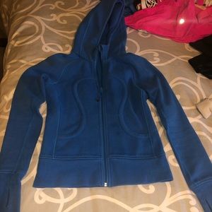 lululemon sweatshirt